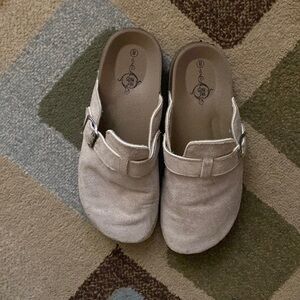 Knock off Birkenstock’s